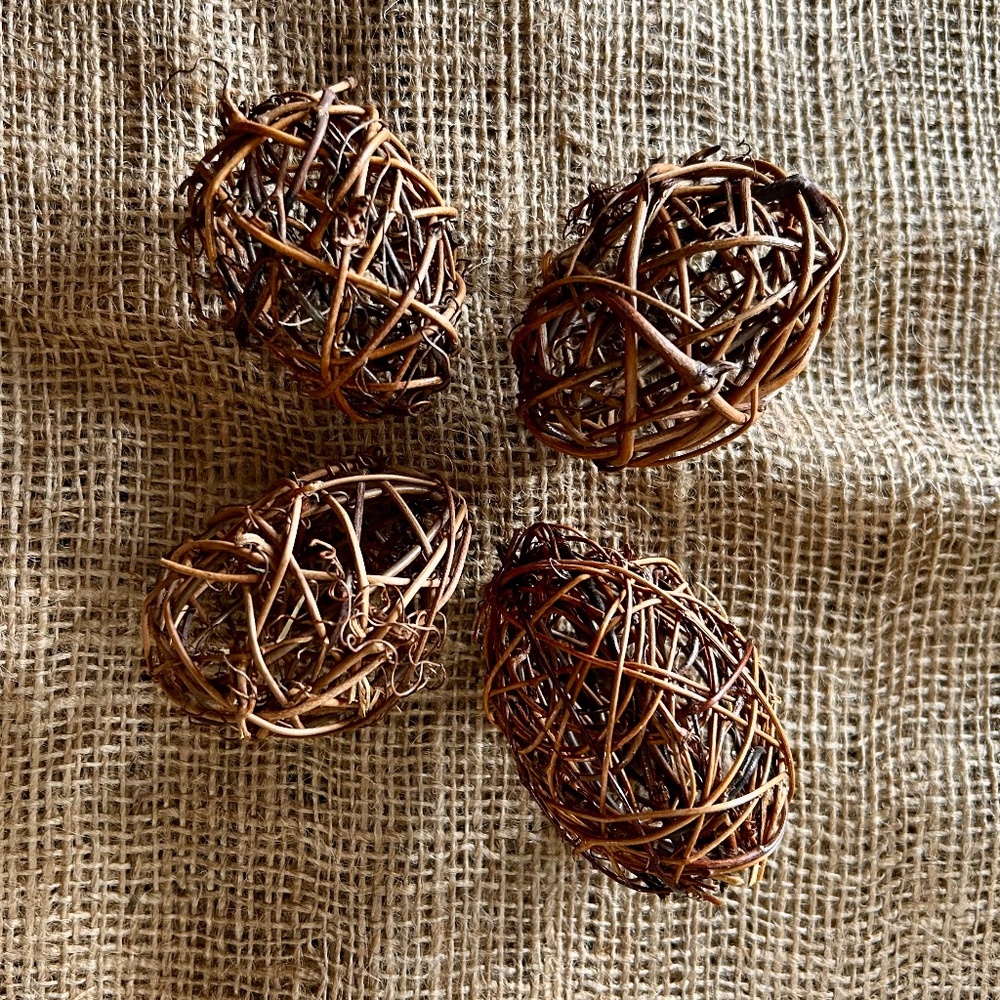 4 Handmade Grapevine Decorative Eggs for Easter
